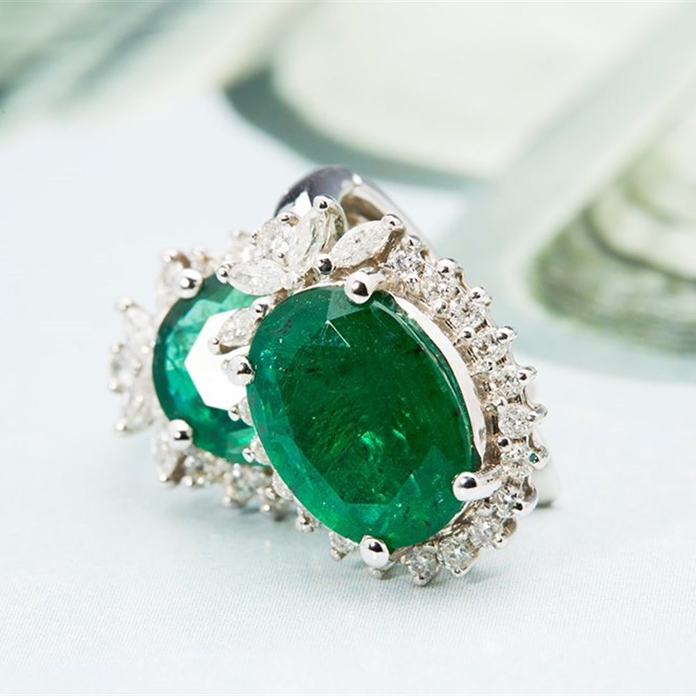  18k White Gold 9.00cts Emerald & Diamond Earrings