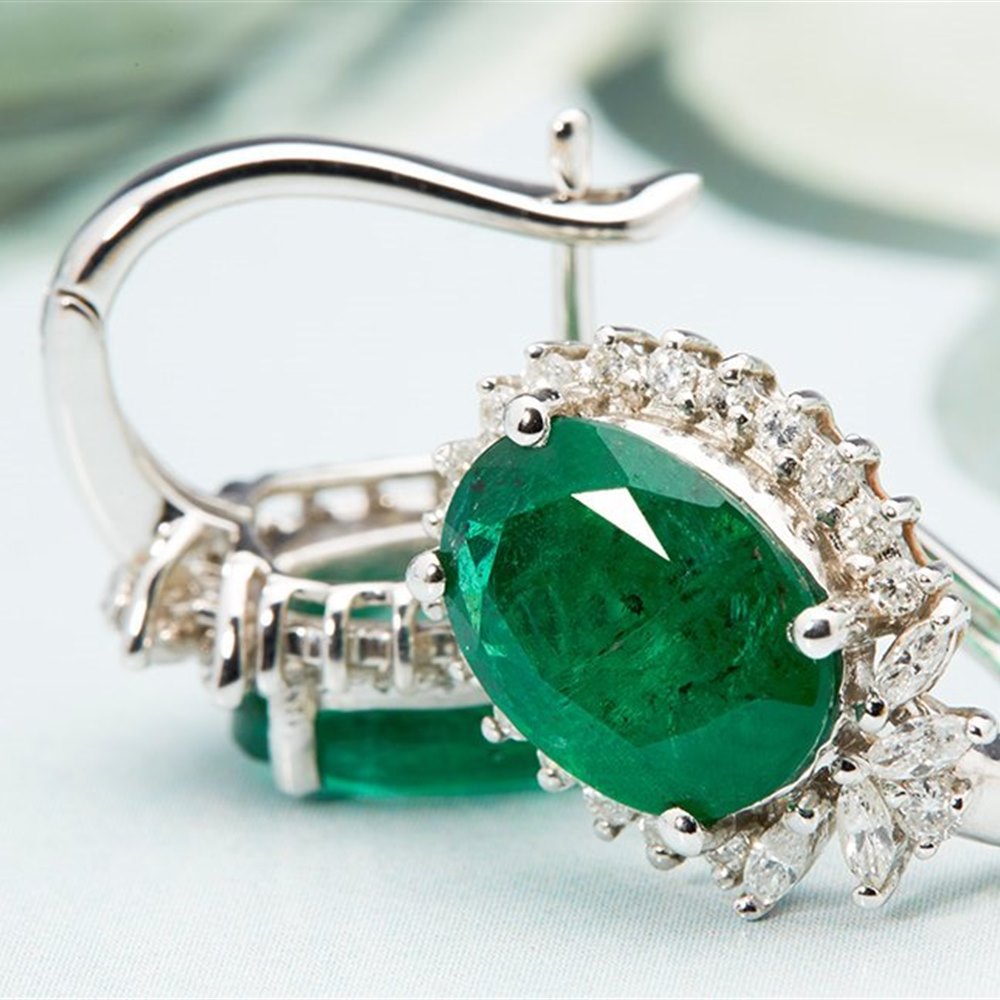  18k White Gold 9.00cts Emerald & Diamond Earrings