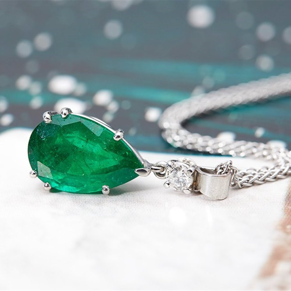 18k White Gold 18K White Gold 3.80cts Colombian Emerald & 0.20cts Diamond Pendant Necklace