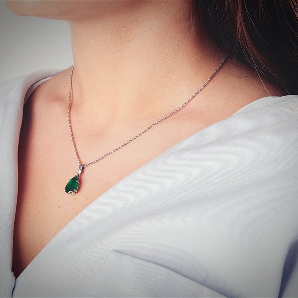 18k White Gold 18K White Gold 3.80cts Colombian Emerald & 0.20cts Diamond Pendant Necklace