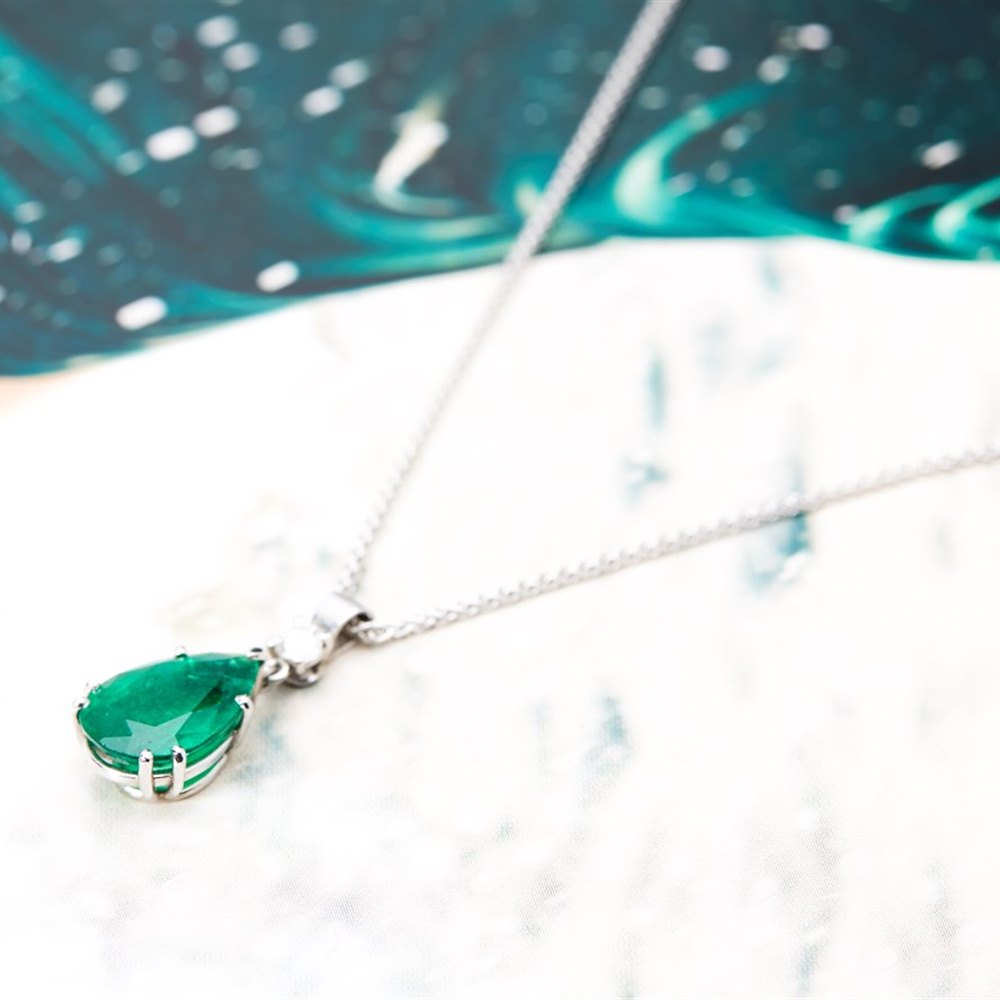 18k White Gold 18K White Gold 3.80cts Colombian Emerald & 0.20cts Diamond Pendant Necklace