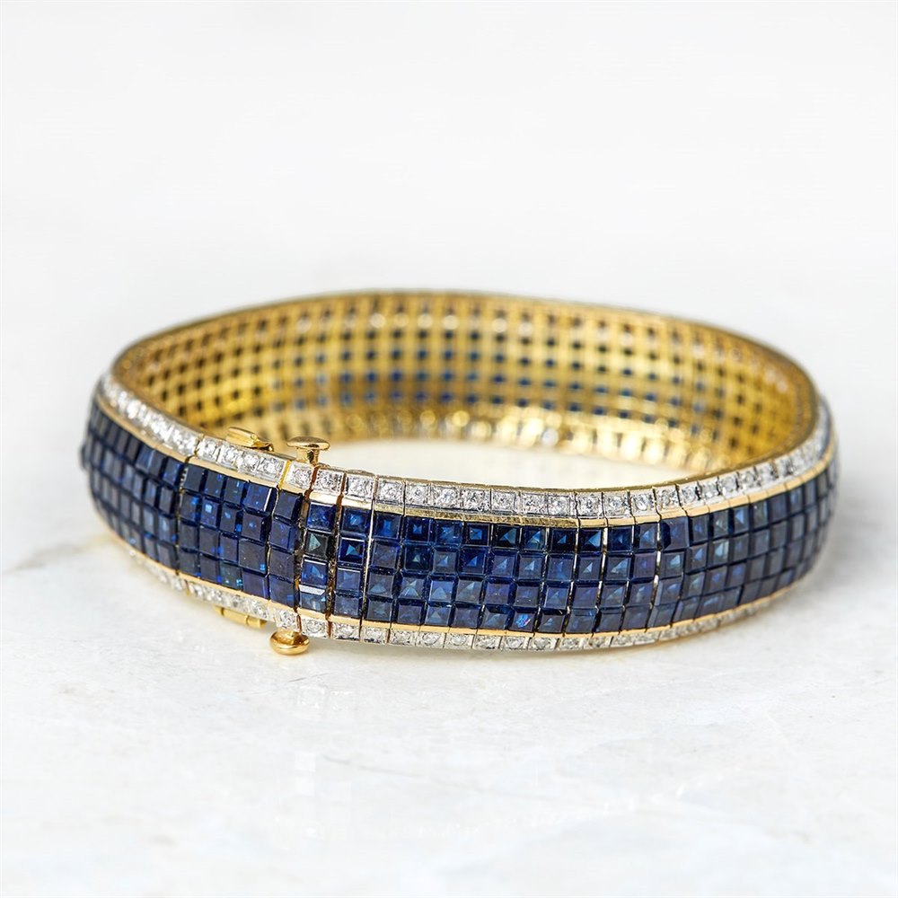 18k Yellow Gold, total weight - 43.07 grams 18k Yellow Gold 30.80ct Sapphire & 1.54ct Diamond Bracelet