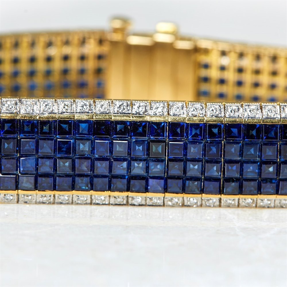 18k Yellow Gold, total weight - 43.07 grams 18k Yellow Gold 30.80ct Sapphire & 1.54ct Diamond Bracelet