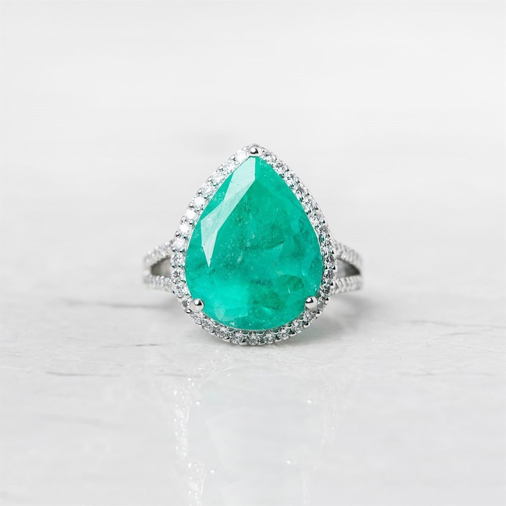 18k White Gold - total weight 7.62 grams 18k White Gold 8.66ct Colombian Emerald & 0.65ct Diamond Ring