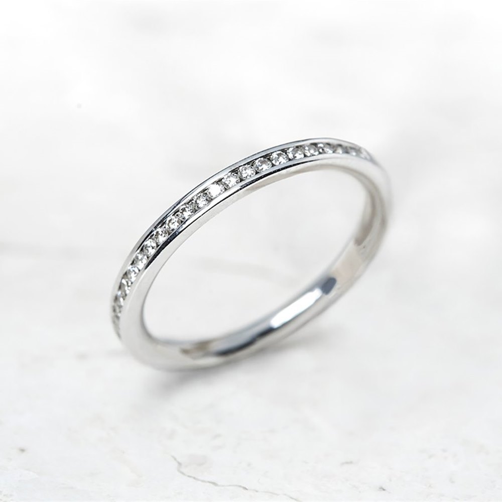 18k White Gold, total weight - 2.36 grams 18k White Gold 0.25ct Diamond Half Eternity Ring
