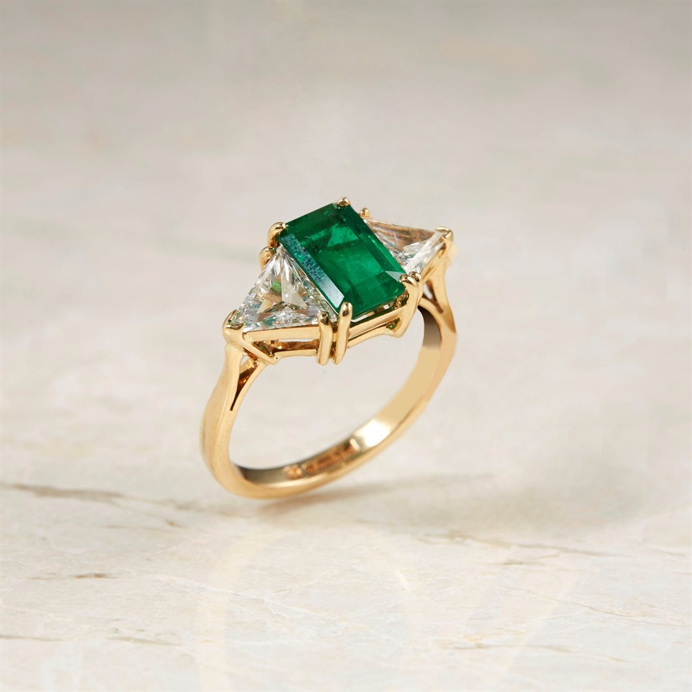 18k Yellow Gold - total weight 4.42 grams 18k Yellow Gold 1.25ct Emerald & 1.00ct Diamond Ring