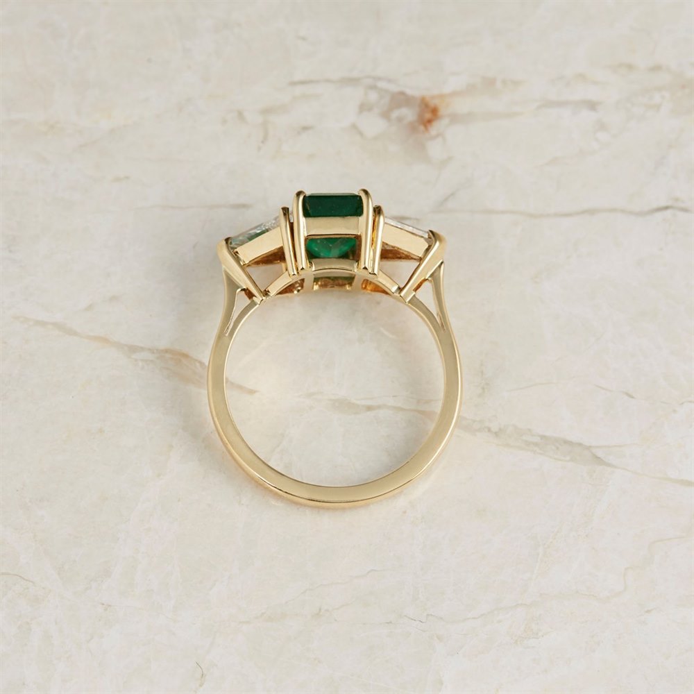 18k Yellow Gold - total weight 4.42 grams 18k Yellow Gold 1.25ct Emerald & 1.00ct Diamond Ring