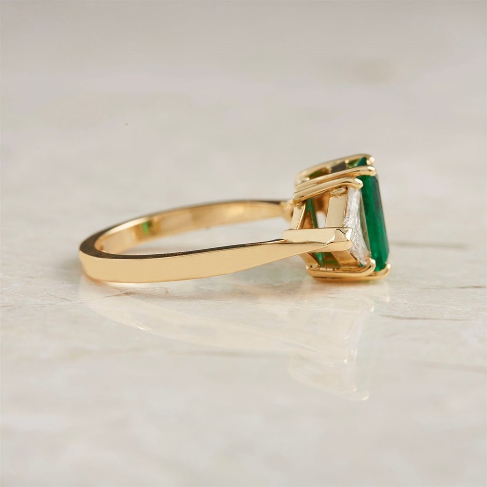 18k Yellow Gold - total weight 4.42 grams 18k Yellow Gold 1.25ct Emerald & 1.00ct Diamond Ring