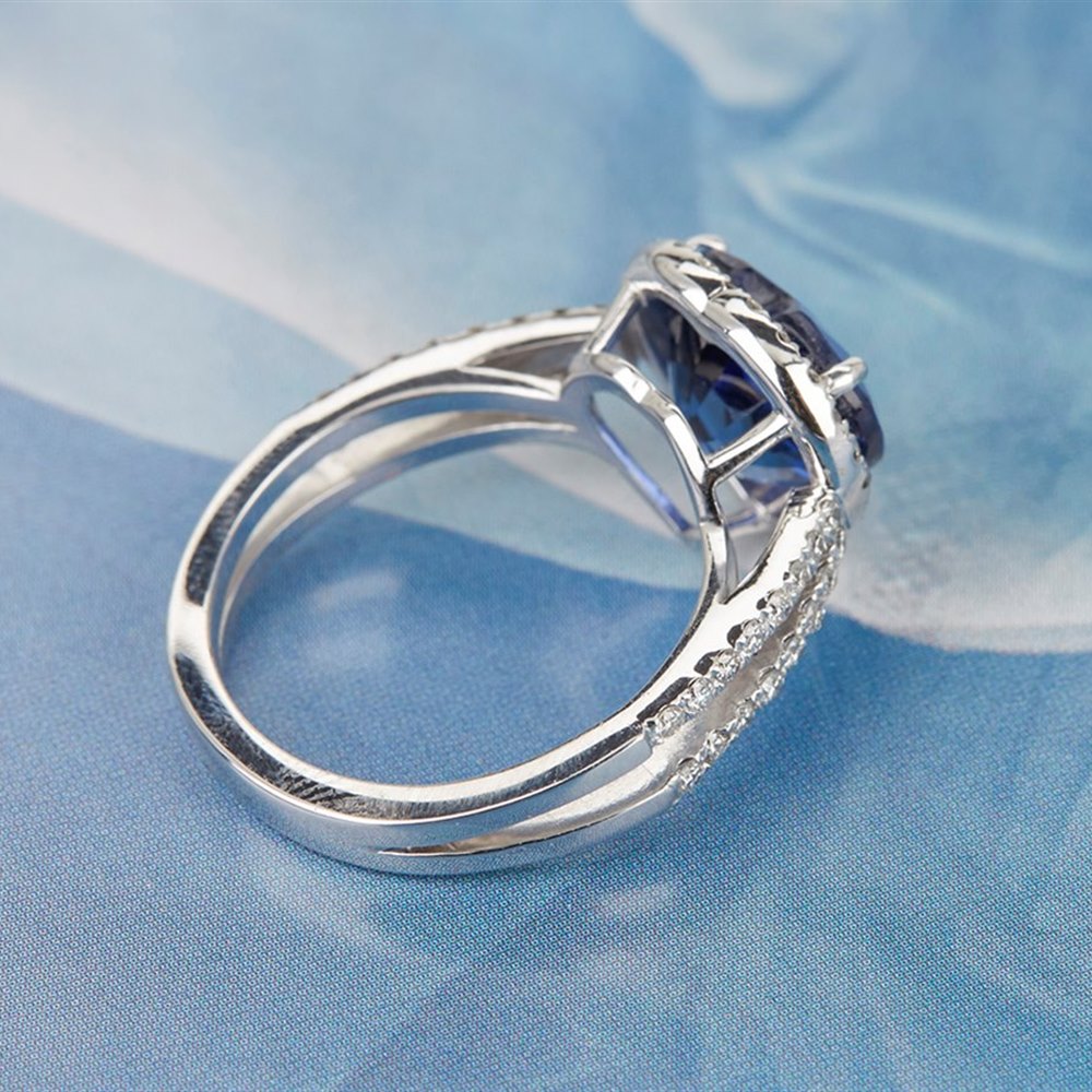 18k White Gold - 5.41 grams 18k White Gold Heart Cut 3.85ct Sapphire & 0.55ct Diamond Ring