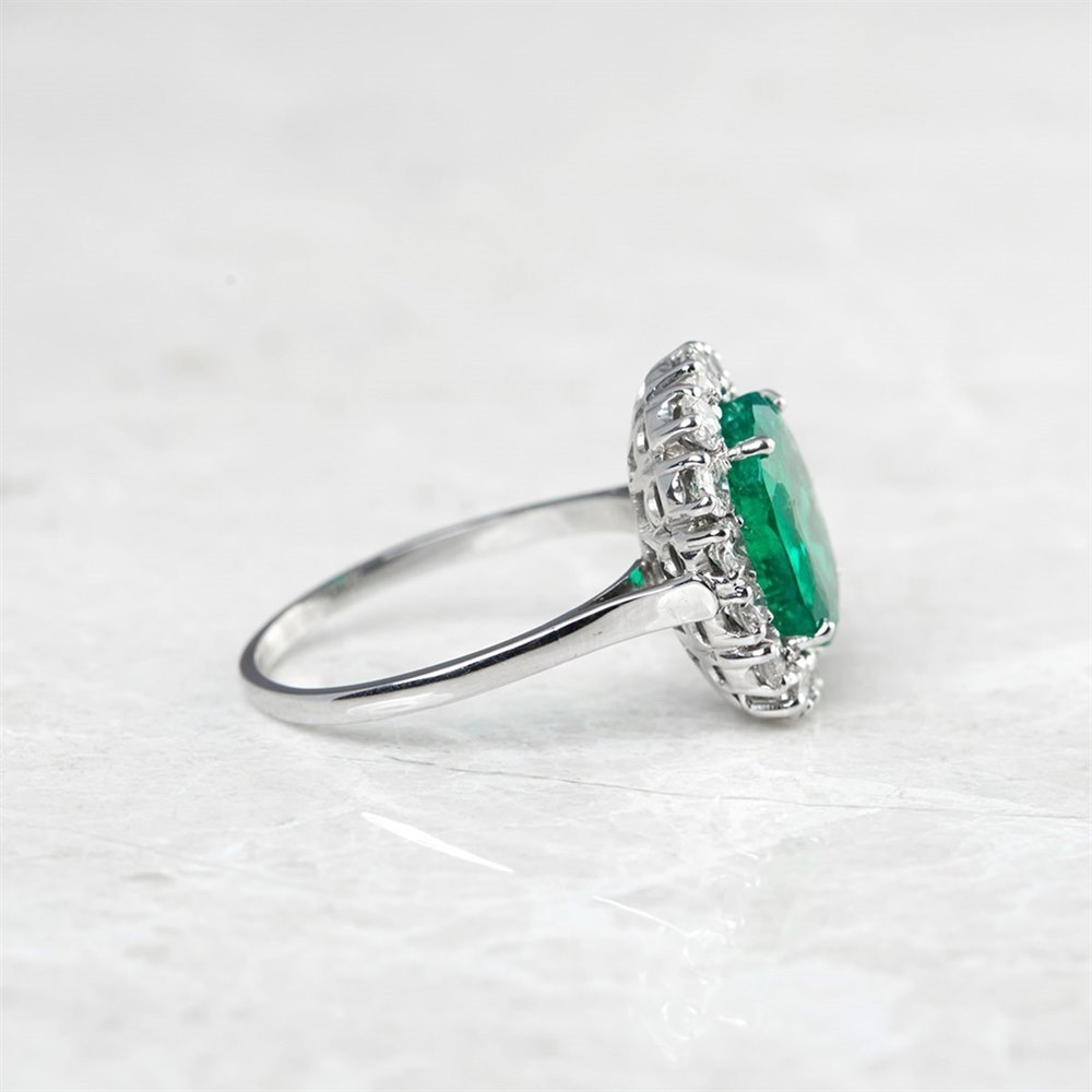 18k White Gold, total weight - 6.0 grams 18k White Gold 4.60ct Colombian Emerald & 2.00ct Diamond Ring