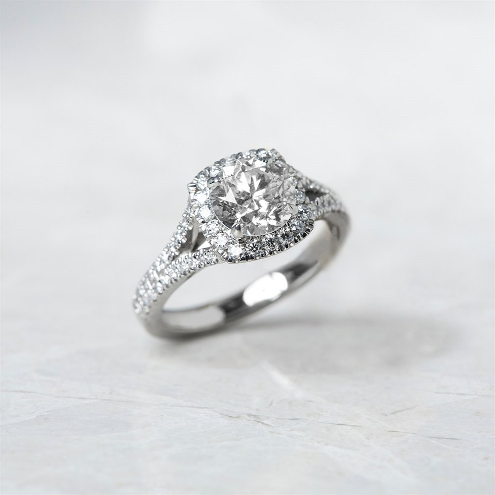 Platinum, total weight - 6.74 grams Platinum Round Brilliant Cut 1.42ct Diamond Ring
