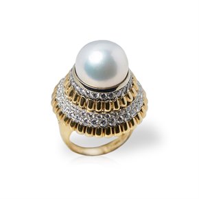 Van Cleef & Arpels Pearl & Diamond Cocktail Ring