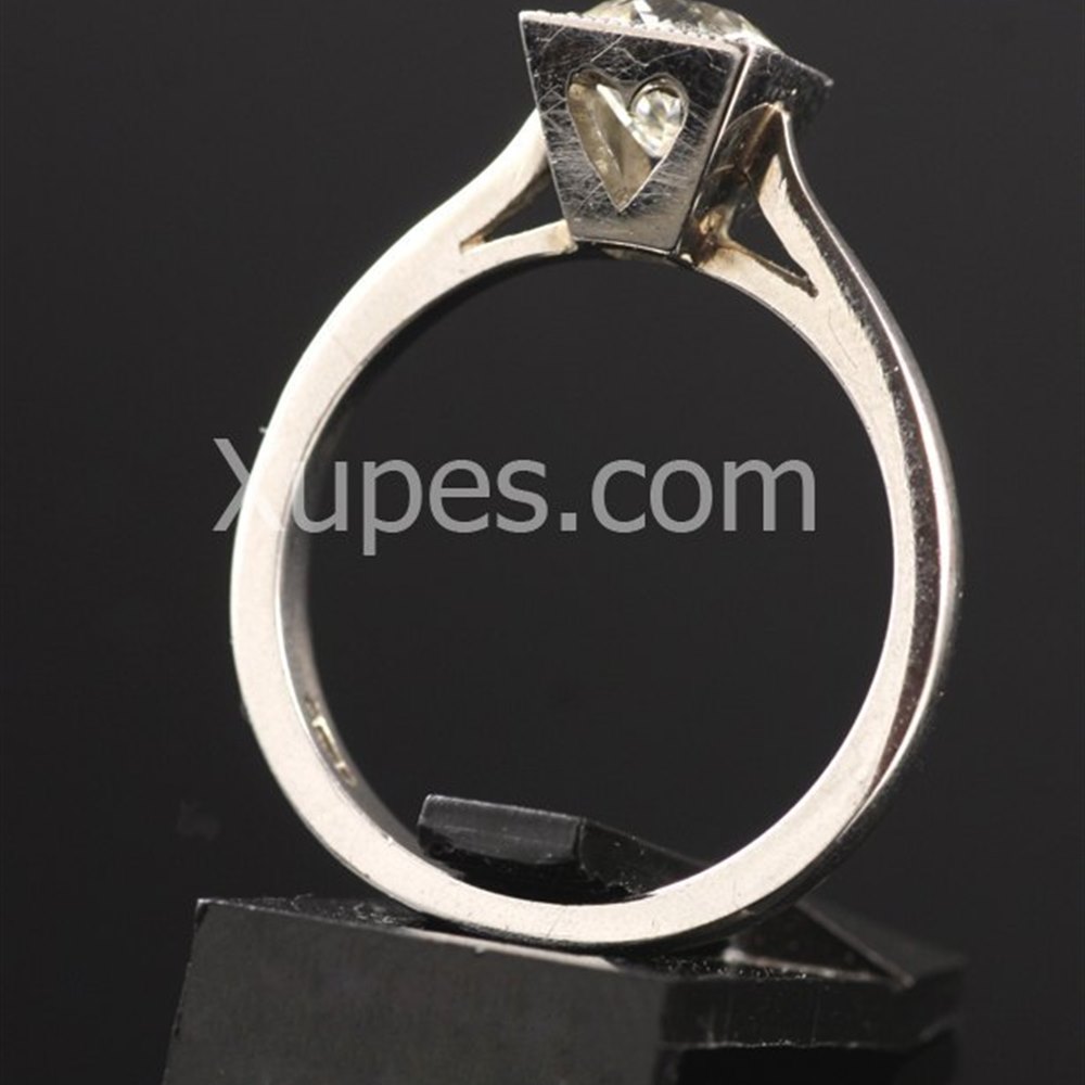 Platinum Beautiful Platinum Art Deco Solitaire Diamond Ring