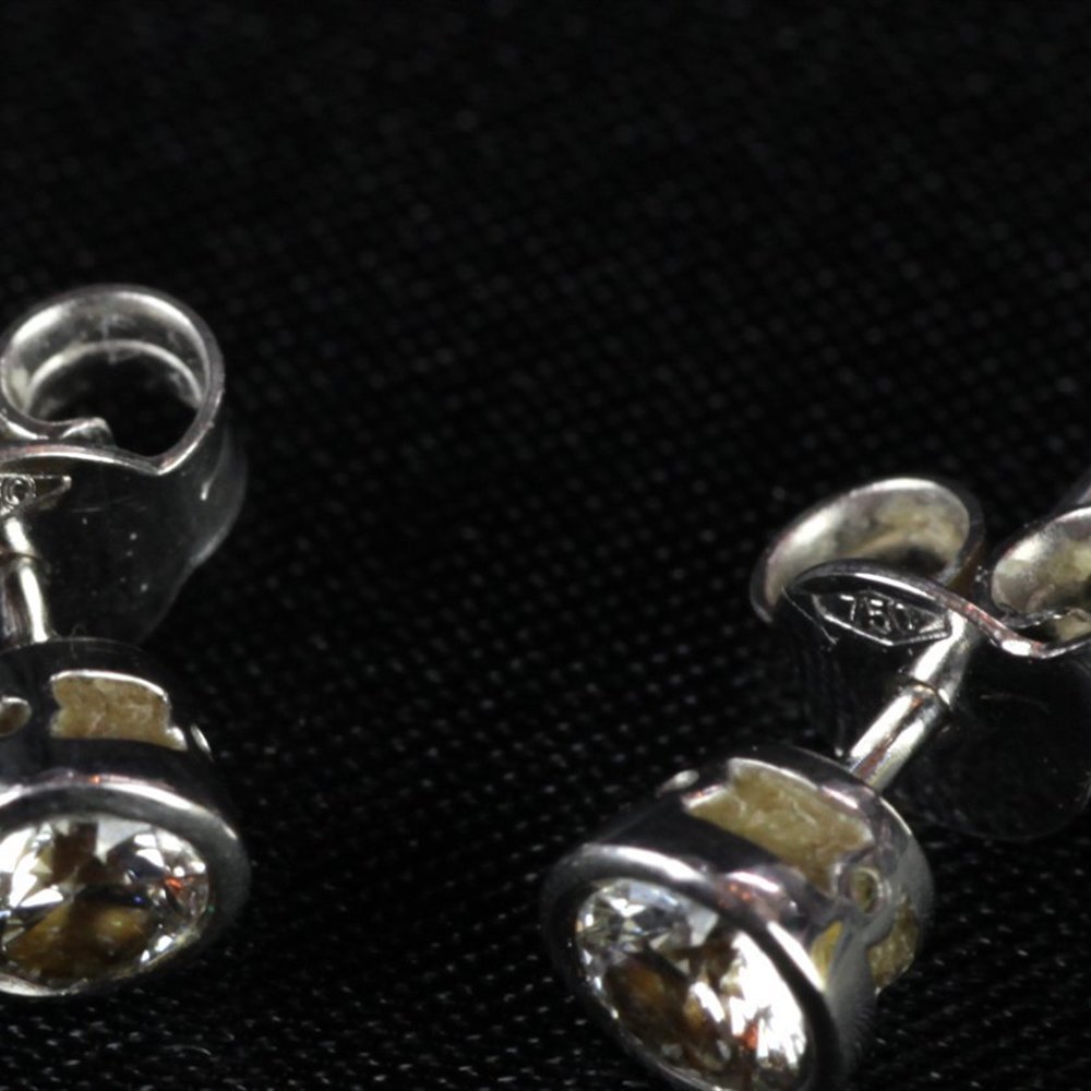 18ct White Gold 18ct White Gold & Diamond Stud Earrings