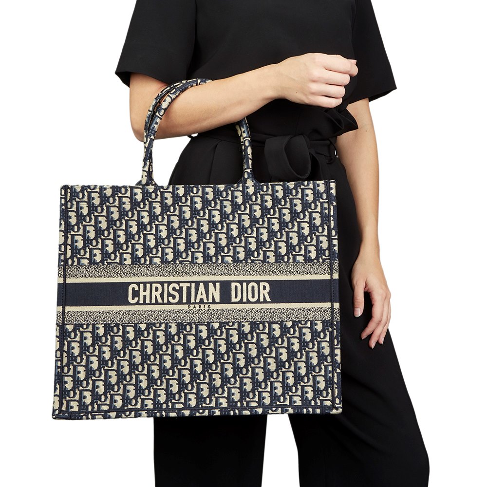 Christian Dior Book Tote 2018 HB2314 | Second Hand Handbags | Xupes