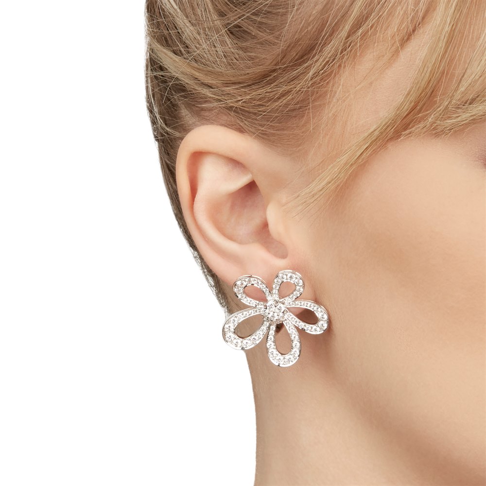 van cleef diamond flower earrings