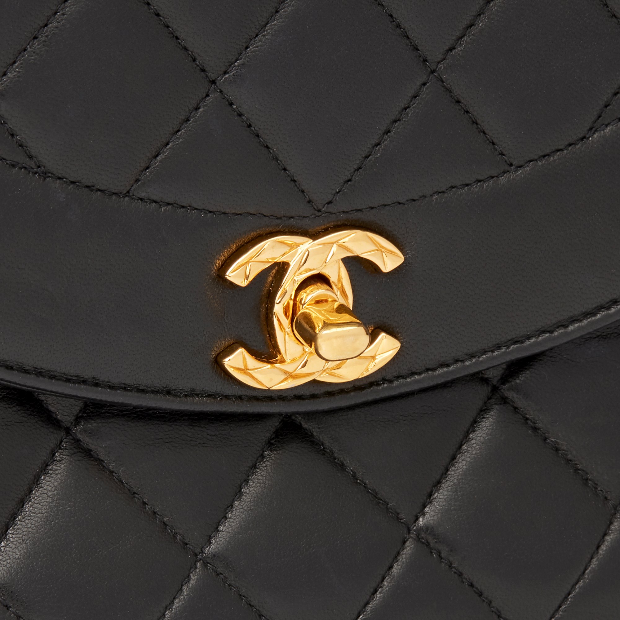 Chanel Classic Camera Bag 1994 HB3068 | Second Hand Handbags | Xupes