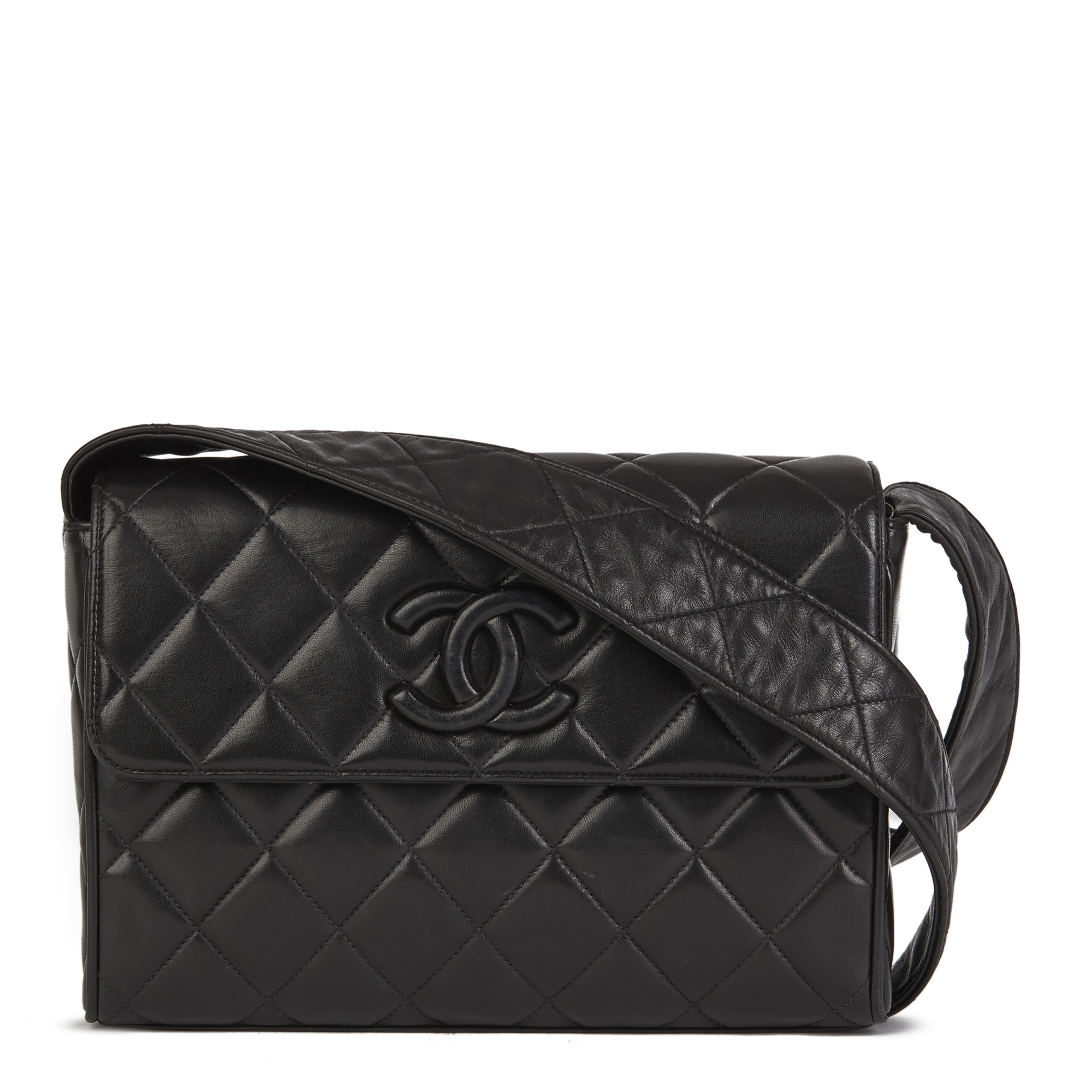 chanel black quilted shoulder bag