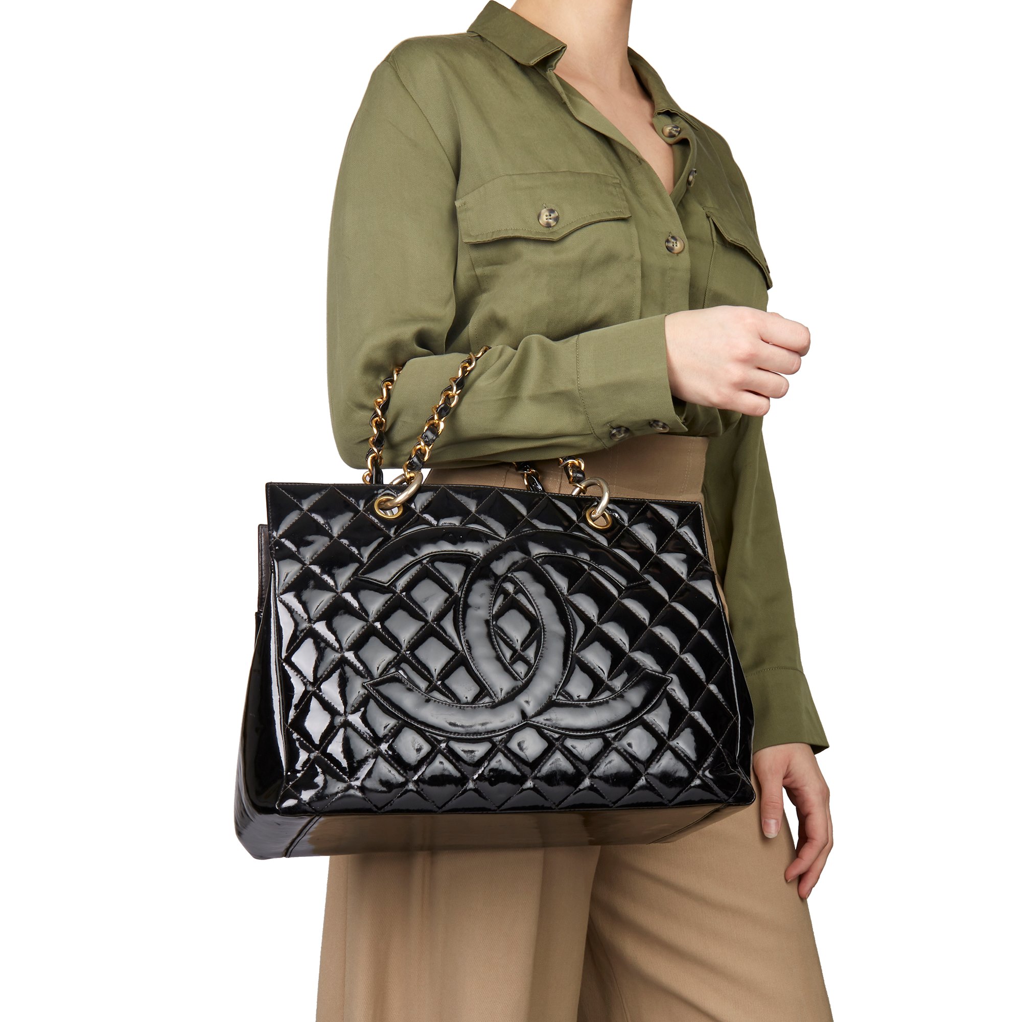 chanel medallion tote outfit