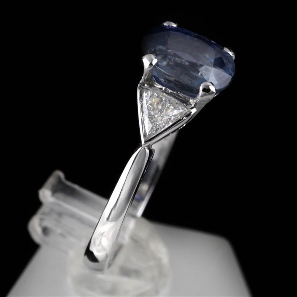 Platinum Platinum 3.22 cts VS Diamond & Colour Change Sapphire Ring Cerified