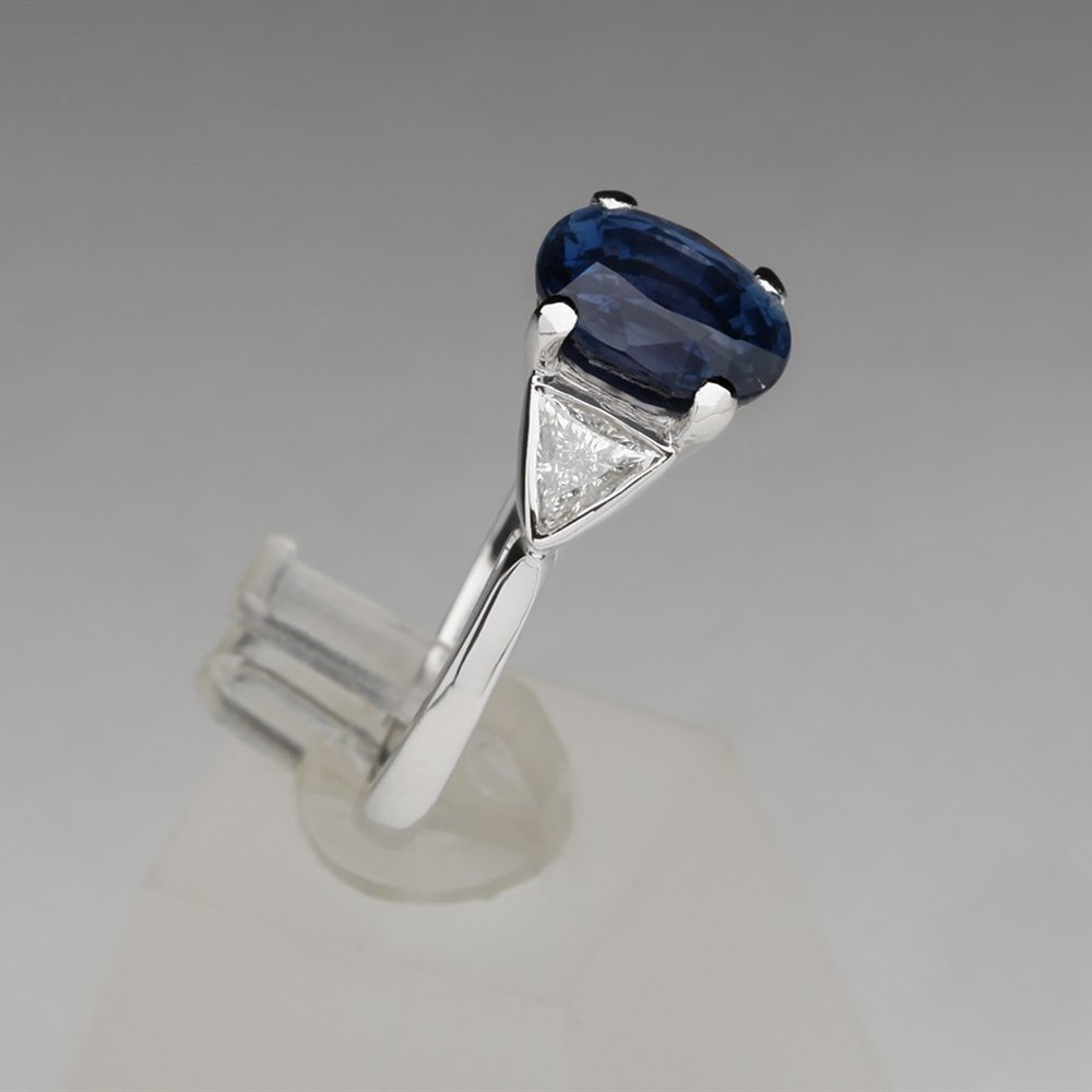Platinum Platinum 3.22 cts VS Diamond & Colour Change Sapphire Ring Cerified