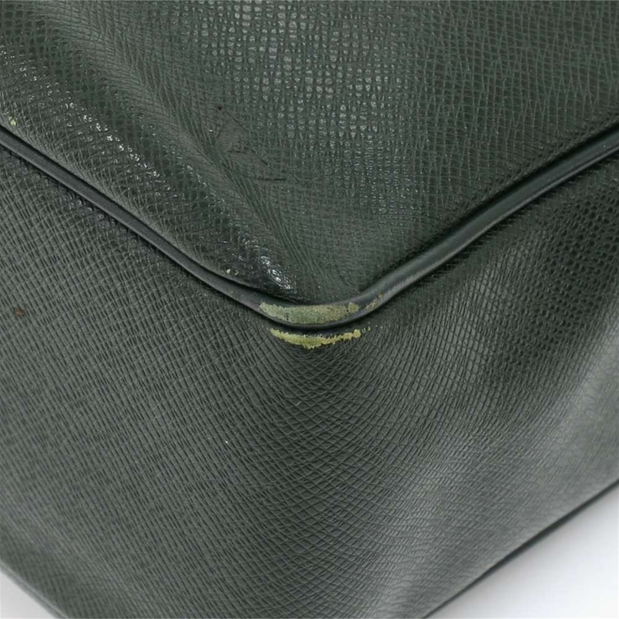 Louis Vuitton Green Taiga Leather Yaranga