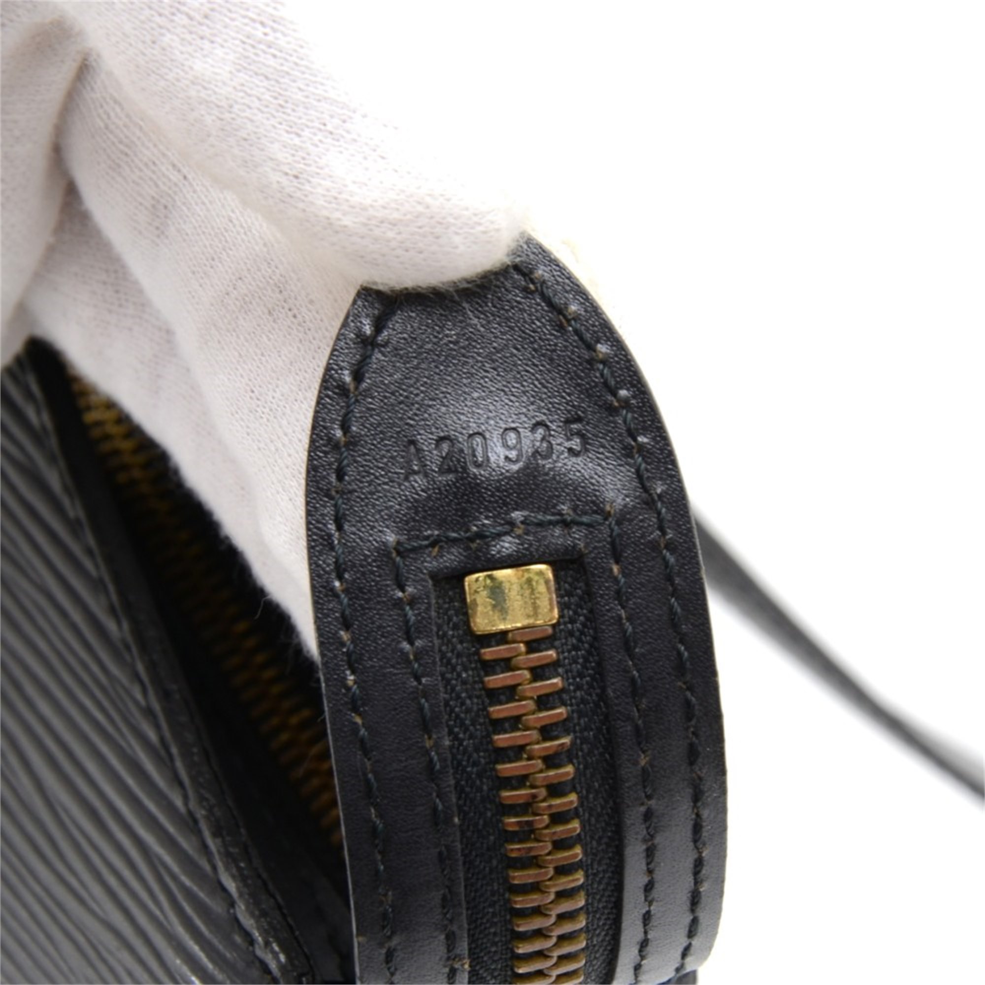 Louis Vuitton Black Epi Leather Vintage Saint Jacques GM