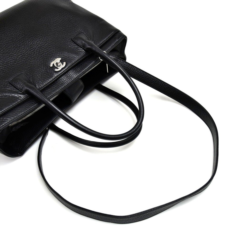 Chanel Black Calfskin Leather Medium Cerf Tote