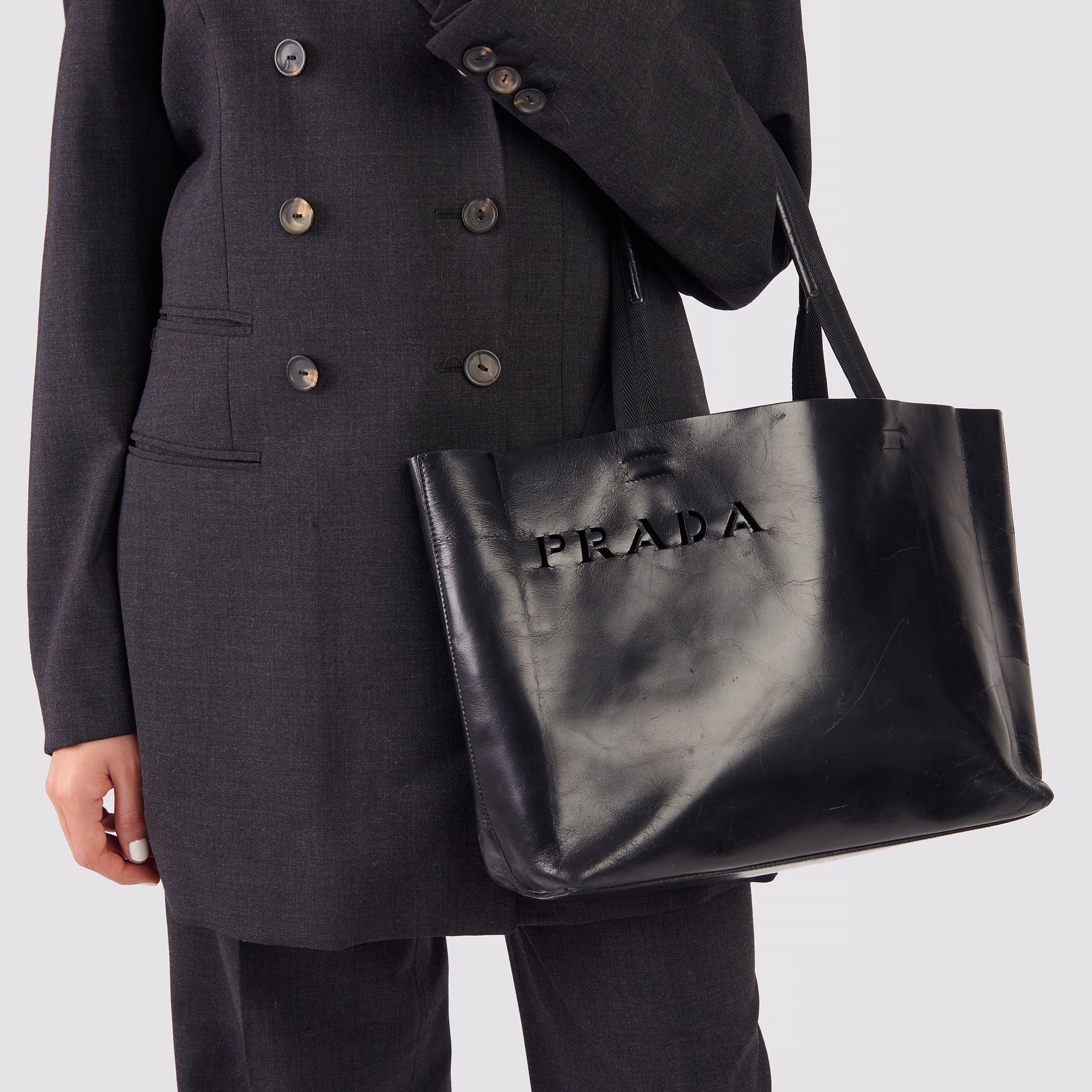 Prada Cut-Out Tote 1990's WAHF-HB014 | Second Hand Handbags | Xupes
