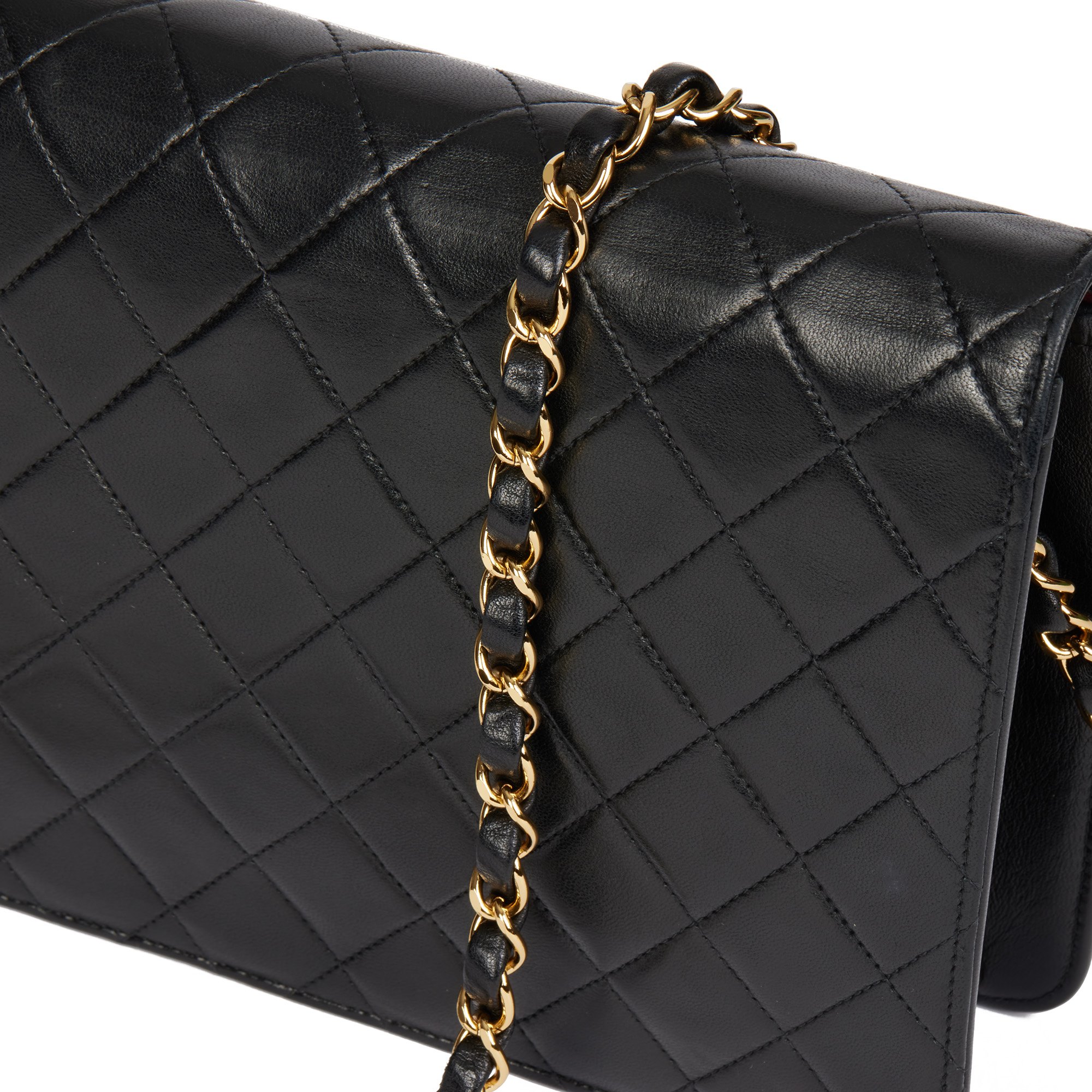Chanel Black Quilted Lambskin Vintage Medium Classic Single Flap Bag