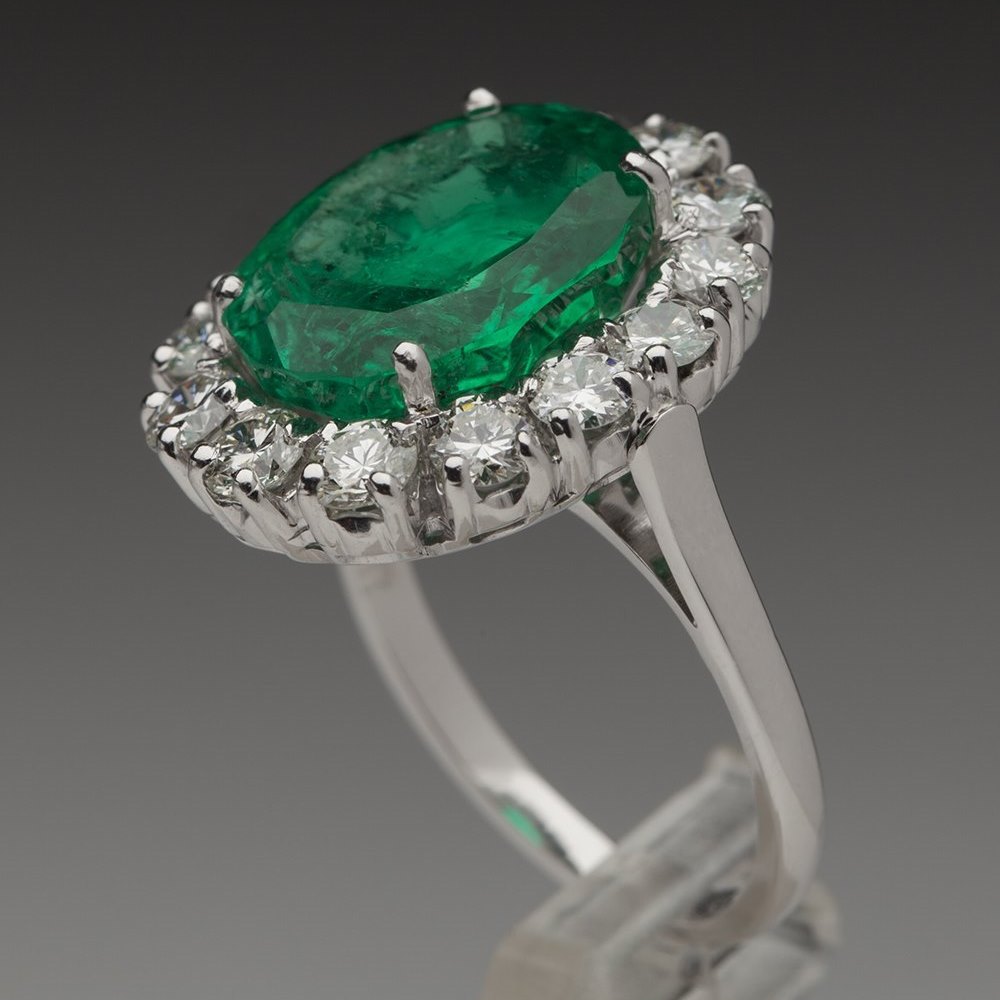 18K White Gold 18K White Gold 6.60 cts Emerald & Diamond Ring