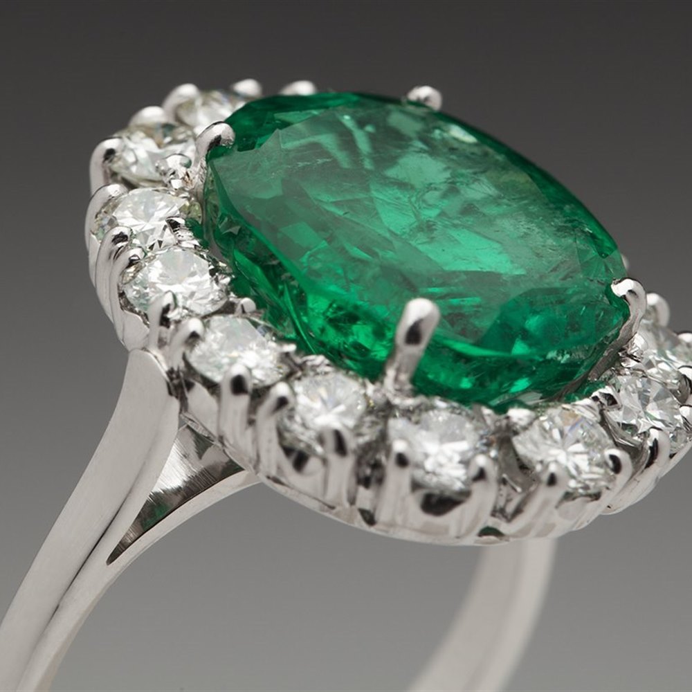18K White Gold 18K White Gold 6.60 cts Emerald & Diamond Ring
