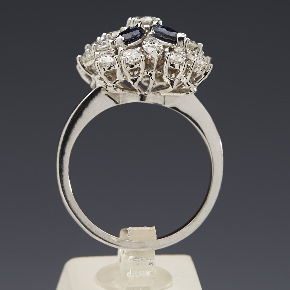 18K White Gold Stunning 18K White Gold 1.40cts Diamond and Sapphire Ring