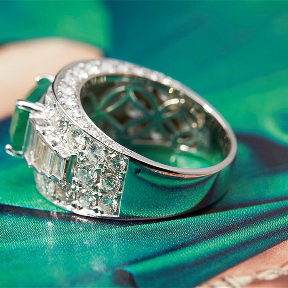 18k White Gold 18k White Gold 1.50ct Colombian Emerald & 3.00ct Diamond Ring