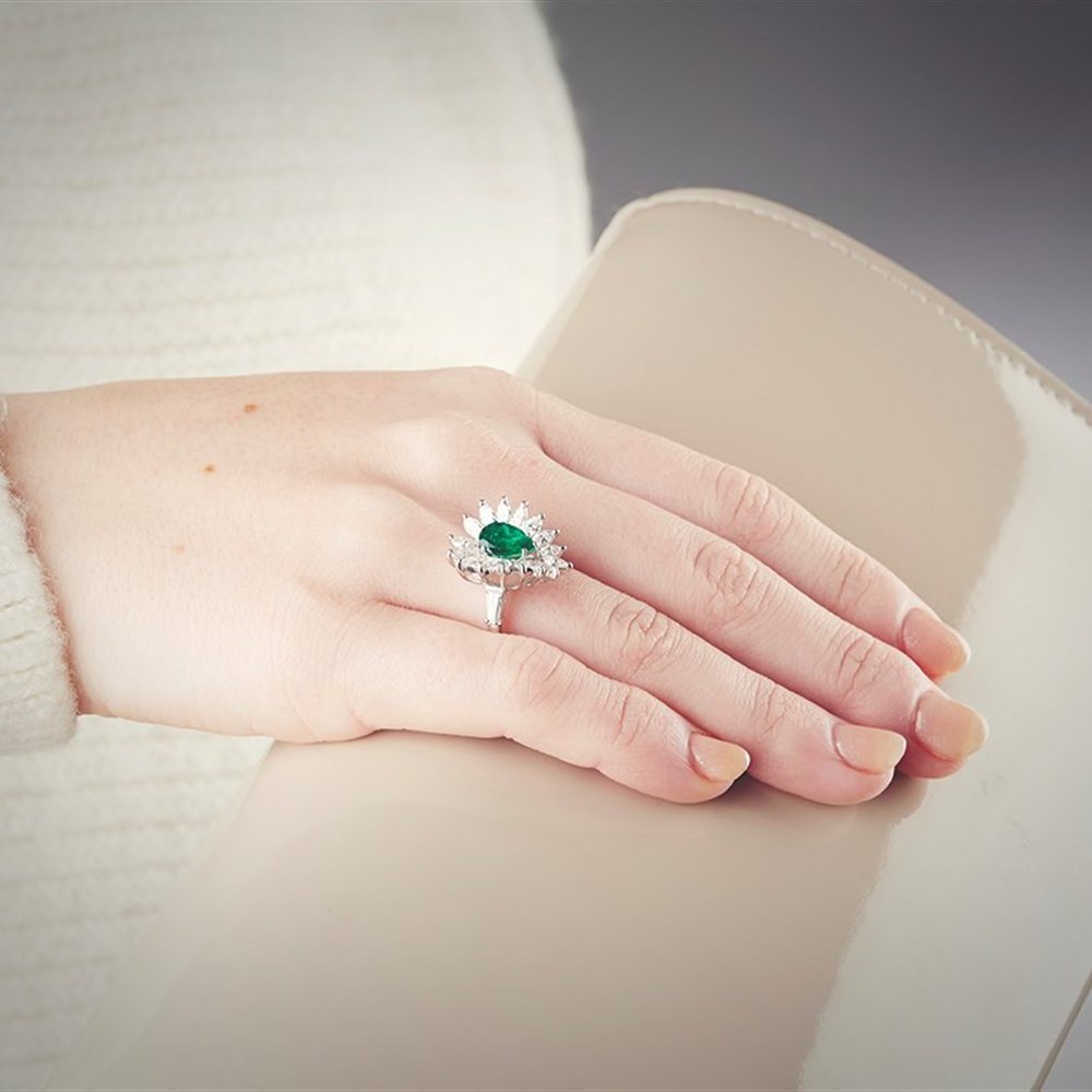 18k White Gold Vintage Platinum 1.00ct Colombian Emerald & 1.84ct Diamond Ring