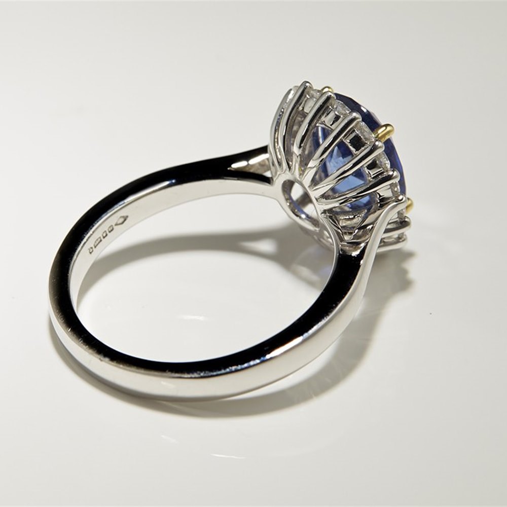 Mappin & Webb Platinum 3.17cts Oval Cut Sapphire & Diamond Ring